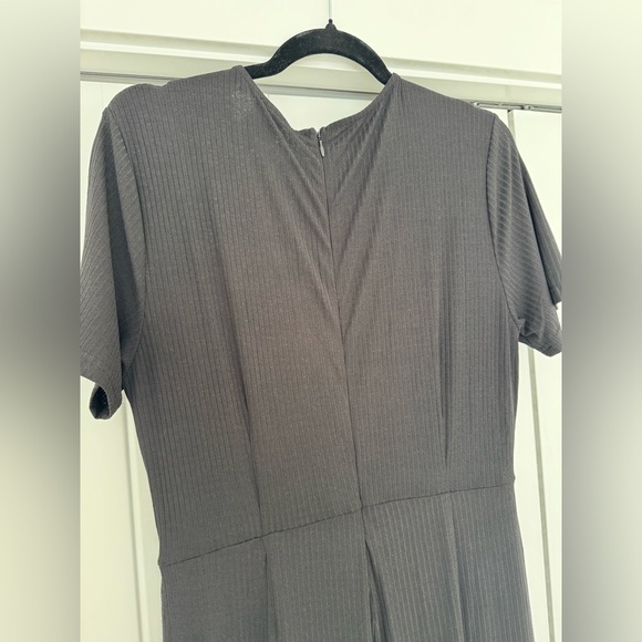 NWOT MINKPINK Plunging Twist-Front Jumpsuit - Picture 9 of 14